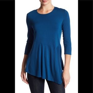 NWT Vince Camuto Asymmetrical Hem Top